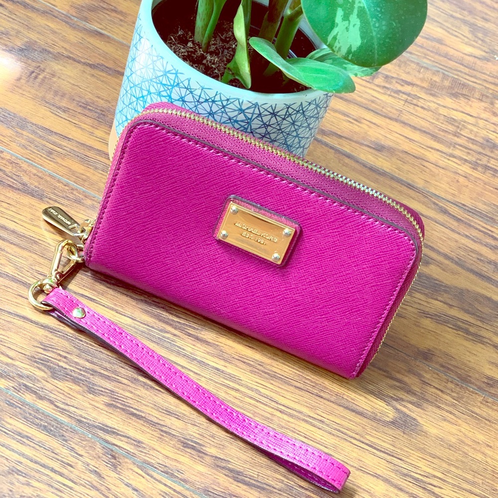 MICHAEL Michael Kors Raspberry Wristlet